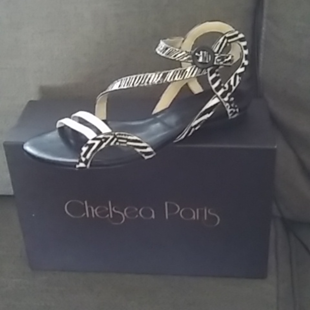 Women Sandal's from "Chelsea Paris" ...!